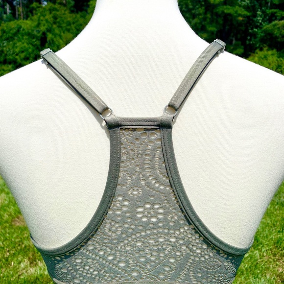 PINK Sport Ultimate Lightly Lined Sports Bra. Size Medium. EUC. - Picture 4 of 8